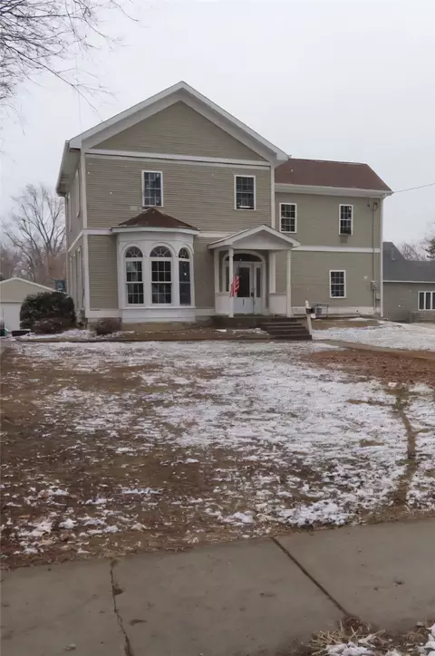 608 E 7th St N, Newton, IA 50208