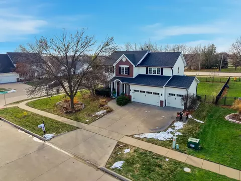 206 59th Ct, West Des Moines, IA 50266