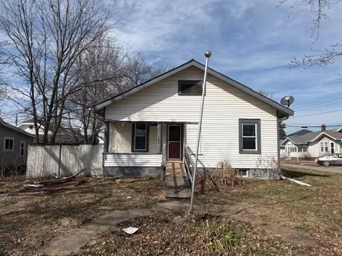 426 S 4th Ave W, Newton, IA 50208