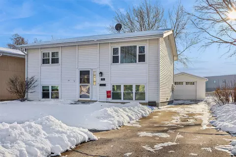 712 Garnet Dr, Ames, IA 50010