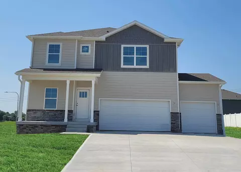 1101 Chayse St SW, Bondurant, IA 50035