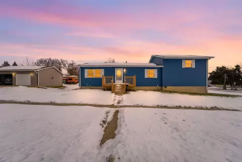 702 Beautiful St, Tama, IA 52339