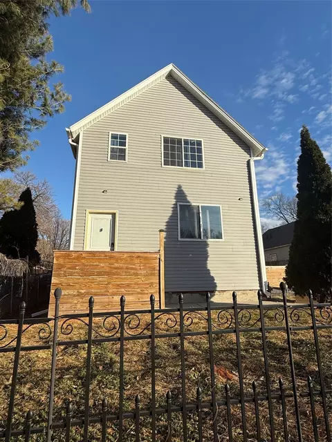 1349 E 12 St, Des Moines, IA 50316