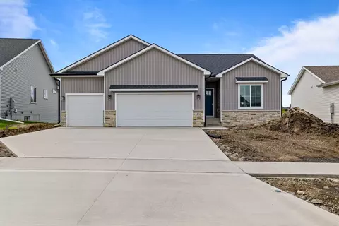1852 Tuscany Dr SE, Altoona, IA 50009