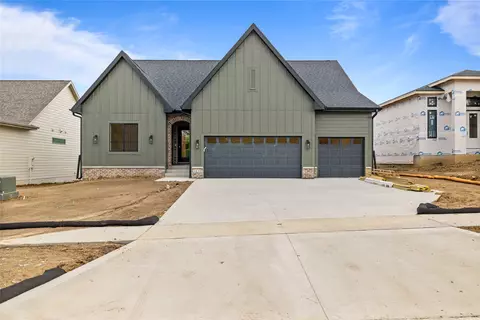 1939 E Autumn Trail Cir, Polk City, IA 50226