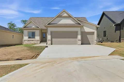 1919 E Autumn Trail Cir, Polk City, IA 50226