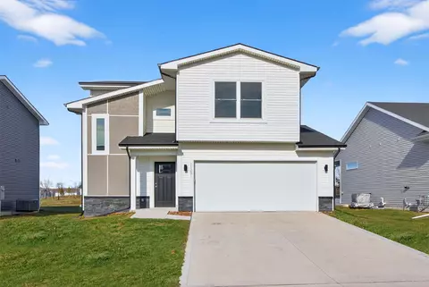 15231 Deerview Dr, Urbandale, IA 50323