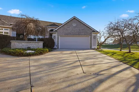 13598 Village Ct, Clive, IA 50325