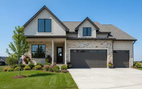 8226 Buckley Ct, Johnston, IA 50131
