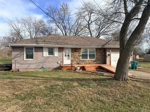 5027 NE 3rd St, Des Moines, IA 50313