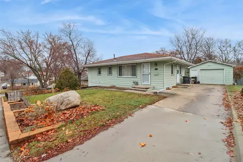 3111 SE 6th St, Des Moines, IA 50315