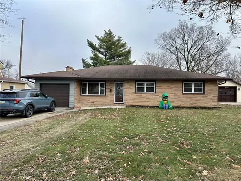310 S 8th St, Chariton, IA 50049
