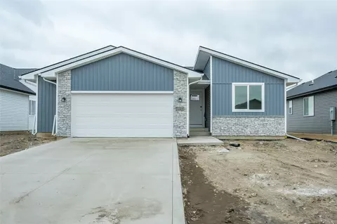 1445 Locust St, Waukee, IA 50263