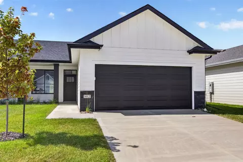 1612 Garland Ave, Norwalk, IA 50211