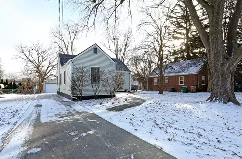 1407 64th St, Windsor Heights, IA 50324