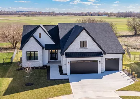 8109 Buckley St, Johnston, IA 50131