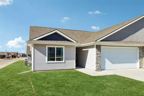 800 Juniper St NW, Bondurant, IA 50035