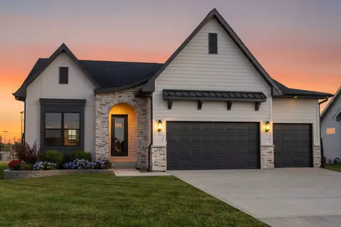 555 NW Mosaic Ave, Waukee, IA 50263