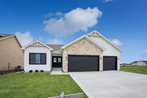 140 NW Crabtree Ln, Waukee, IA 50263