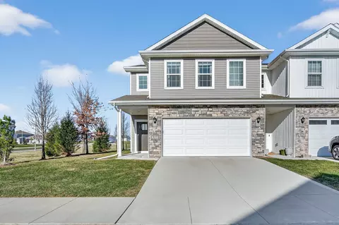 937 Maywood Ln, Waukee, IA 50263