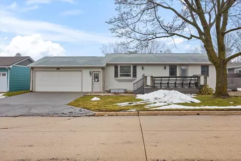 2103 Pine Tree Ct, Clear Lake, IA 50428