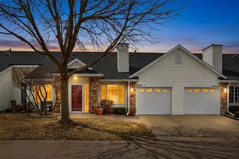 10516 Meredith Dr #3, Urbandale, IA 50322