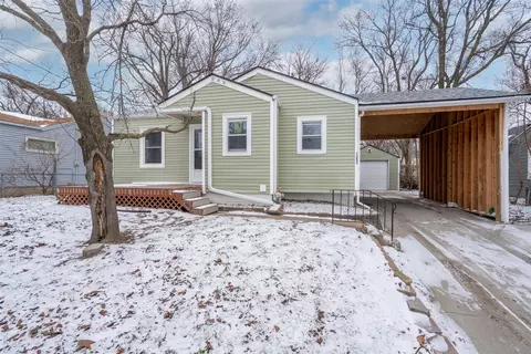 1257 E 33rd St, Des Moines, IA 50317