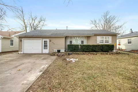 302 3rd St NE, Mitchellville, IA 50169