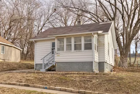 2811 Oxford St, Des Moines, IA 50313