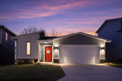 17136 Mistflower Ln, Urbandale, IA 50323