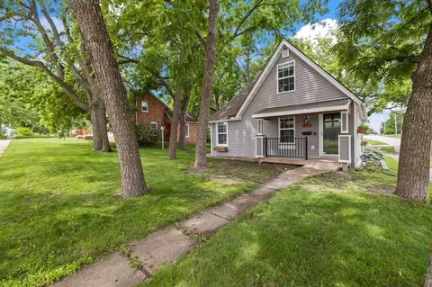 402 S 11th St, Adel, IA 50003