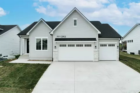 1282 S 92nd St, West Des Moines, IA 50266