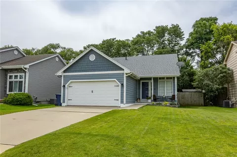 7014 Northview Dr, Urbandale, IA 50322