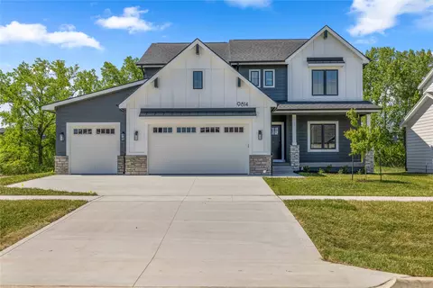 9814 Watermeadow Cir, Johnston, IA 50131