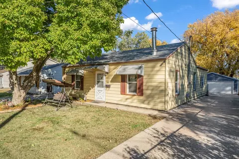 1905 Searle St, Des Moines, IA 50317