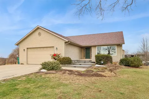 10633 Drake St, Norwalk, IA 50211