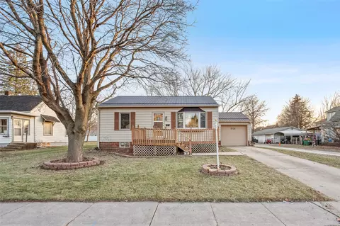 801 E Ashland Ave, Indianola, IA 50125