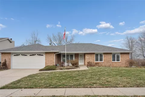 9801 Valdez Dr, Urbandale, IA 50322