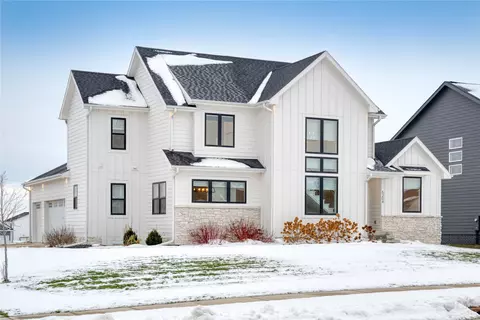 5204 149th St, Urbandale, IA 50323