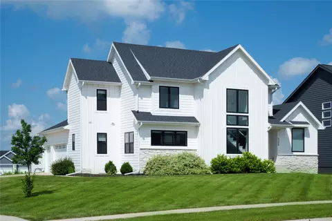 5204 149th St, Urbandale, IA 50323