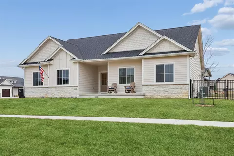 1422 Sky View Blvd, Huxley, IA 50124