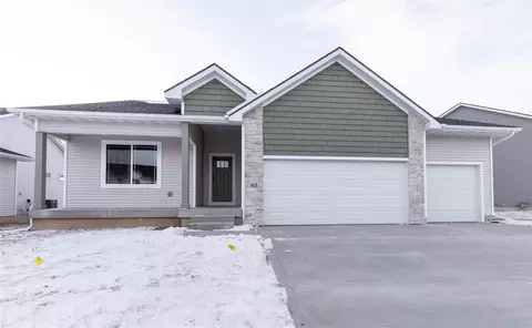 412 NE Madison Ave, Elkhart, IA 50073