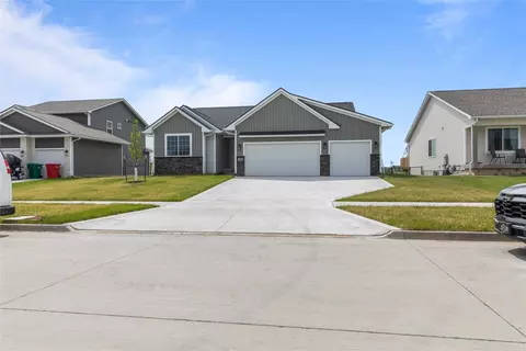410 NE Madison Ave, Elkhart, IA 50073