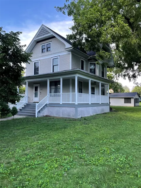 1324 Main St, Grinnell, IA 50112