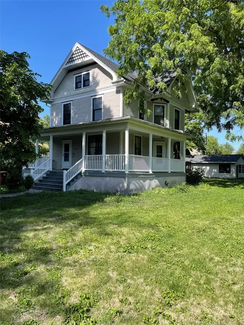 1324 Main St, Grinnell, IA 50112