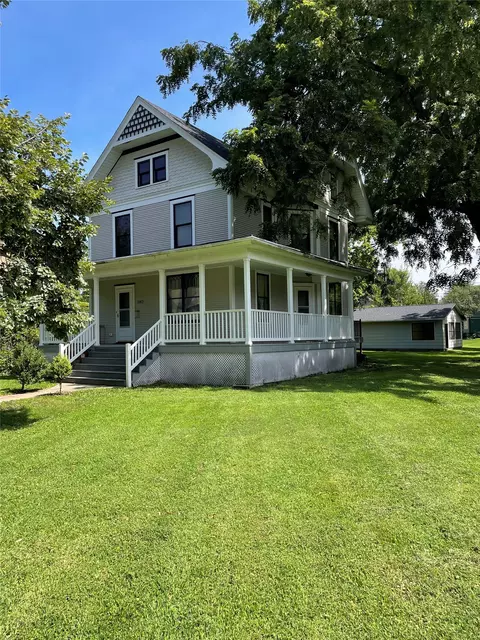 1324 Main St, Grinnell, IA 50112