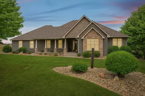 1539 239th St, State Center, IA 50247