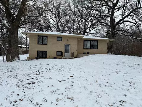 6657 NW Timberline Dr, Des Moines, IA 50313