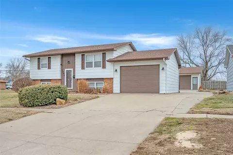 1225 Roland Ave, Chariton, IA 50049