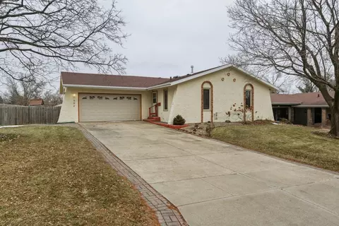 504 Thomas Dr, Marshalltown, IA 50158